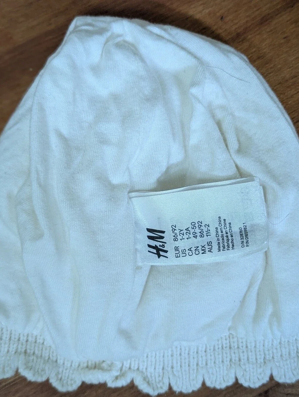 🍼H&M Cream Cable-Knit Beanie with Bow Accent